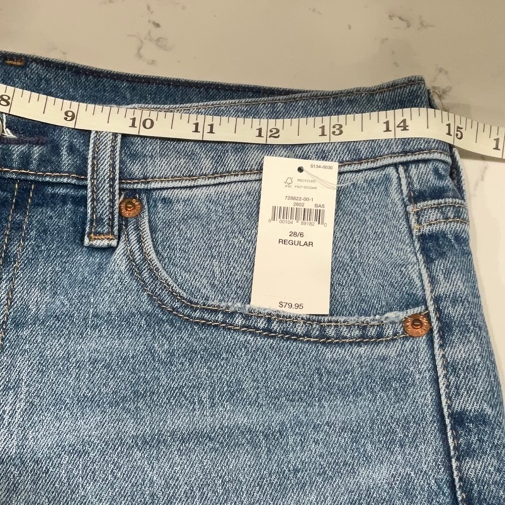 GAP 90s straight high rise. Slim through the hip & thigh. Straight leg size 28/6 - Picture 8 of 13
